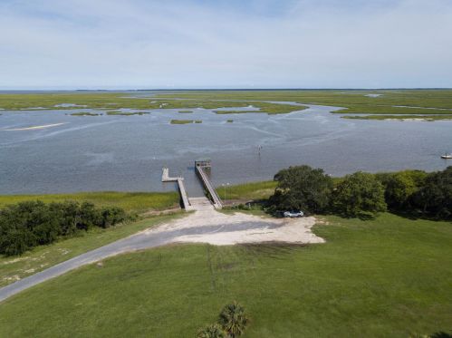 1068 Main Sail Ct, Awendaw, SC 29429-6021
