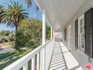 333 18th St, Santa Monica CA  90402-2405 exterior
