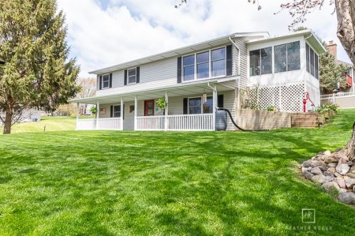 541 Holiday Dr, Somonauk, IL 60552-9547