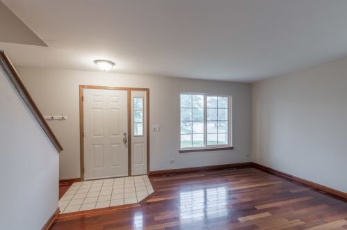 1 Frederick Ct, South Elgin, IL 60177-3039