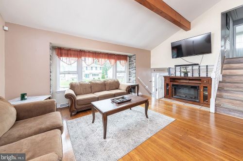 100 Manor Ct, Runnemede, NJ 08078-1016