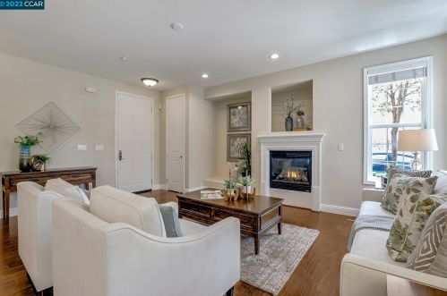 4480 Chancery Ln, Pleasanton, CA 94568-1383