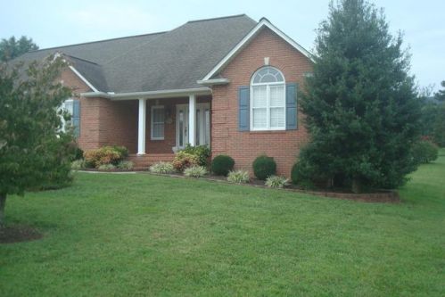 297 Preston Cir, Jacksboro, TN 37757-2459