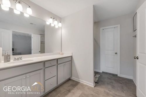 3132 Meadowstone Ln, Atlanta GA  30331-2939 exterior