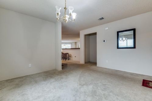 1461 Hedgewood Trl, Fort Worth TX  76112-4455 exterior