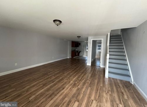 6432 Guyer Ave, Philadelphia, PA 19142-3025