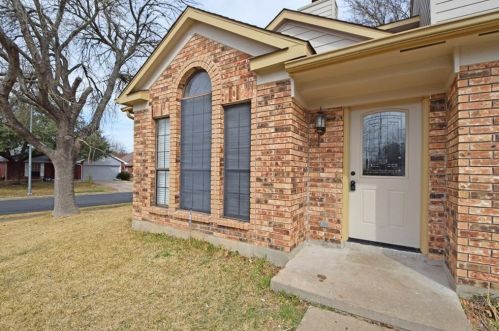 7409 Crepe Myrtle Dr, Austin TX  78744-7219 exterior