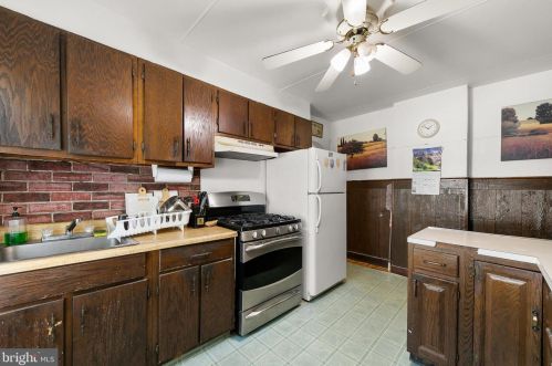 760 Pear St, Trenton, NJ 08648-4640