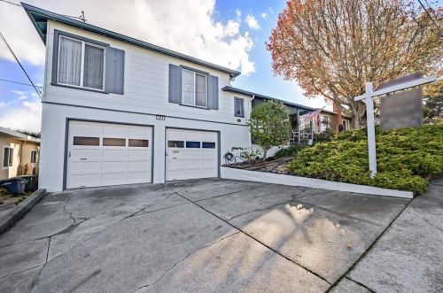 331 Paramount Dr, Millbrae, CA 94030-1324
