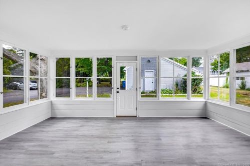 198 Meadow St, Huntington CT  06484-2265 exterior