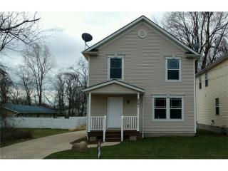 2041 Massachusetts Ave, Massillon OH  44646-7133 exterior