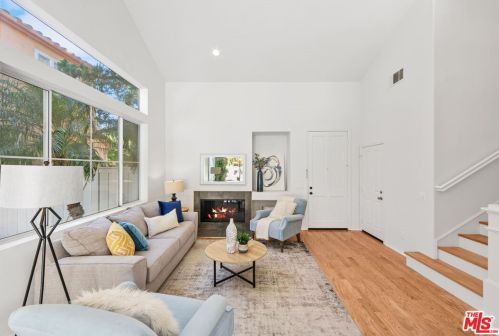 47 Del Carlo, Irvine CA  92606-8824 exterior