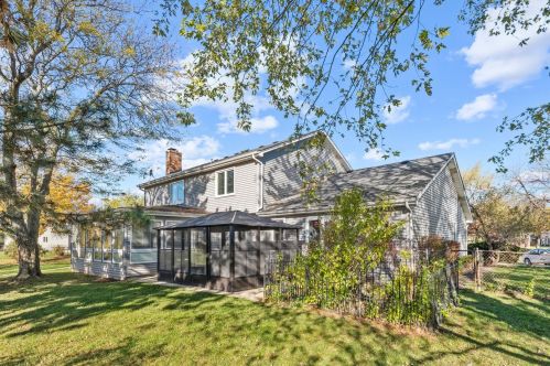 912 Bainbridge Dr, Naperville, IL 60563-2003
