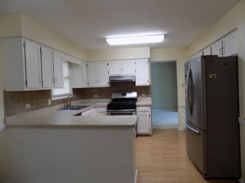 2937 Kathleen Ln, Homewood, IL 60422-1739