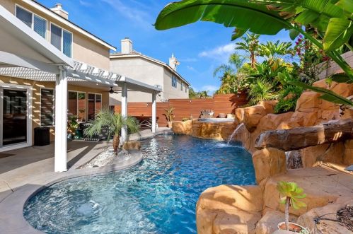 9564 Chandelle Way, Riverside CA  92508-6810 exterior