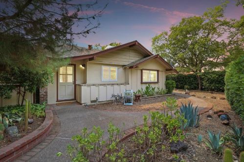 792 Elmwood Dr, Davis, CA 95616-3517