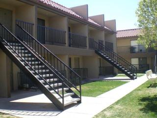 1201 San Pedro Dr, Albuquerque NM  87110-6725 exterior