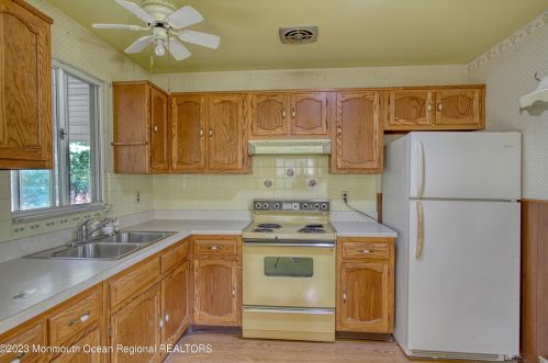 45 Constitution Blvd, Lakehurst, NJ 08759-1752