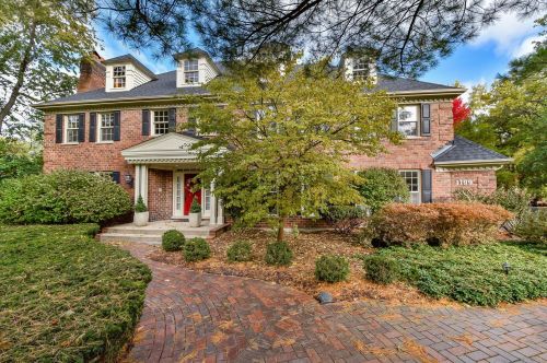 1199 Hobson Mill Dr, Naperville, IL 60540-8133