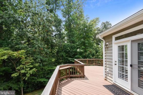 7112 Ayers Meadow Ln, Springfield VA  22150-4915 exterior