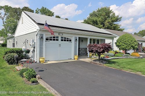 34 Hastings Rd, Lakehurst, NJ 08759-6724
