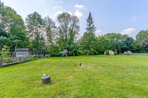 15 Bartlett Meadow Dr, Killingly CT  06241-1847 exterior