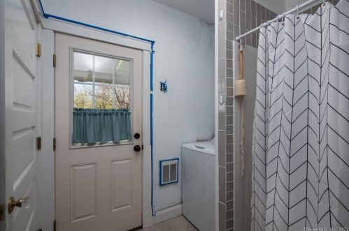32 Bretton Rd, Middletown CT  06457-4112 exterior