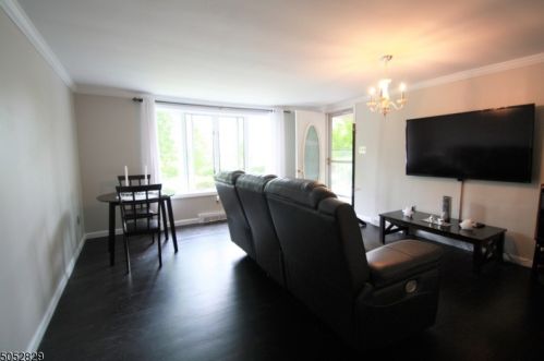 36 Sun Mountain St, Califon, NJ 07830-4126