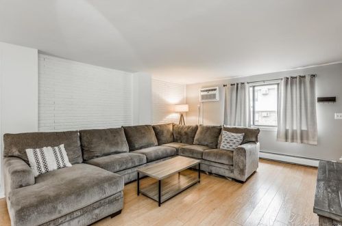 148 Churchill Dr, Hartford, CT 06111-4003