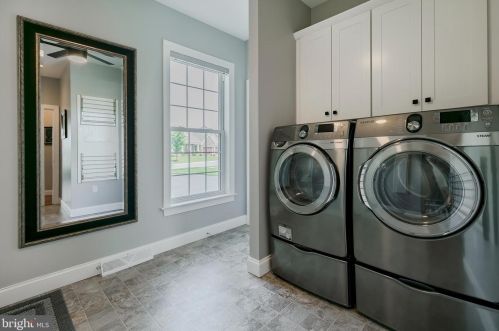 212 Shade Tree Dr, Lancaster PA  17603-5074 exterior