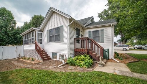 81 Church St, Manteno, IL 60950-1005