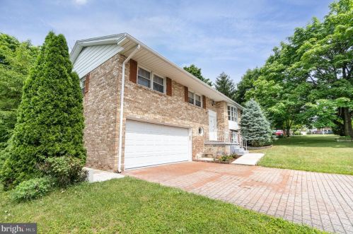 2605 Milford Ln, York, PA 17402-3947