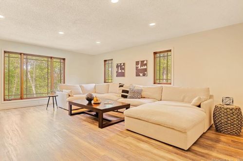 511 Tobacco St, Exeter CT  06249-1641 exterior