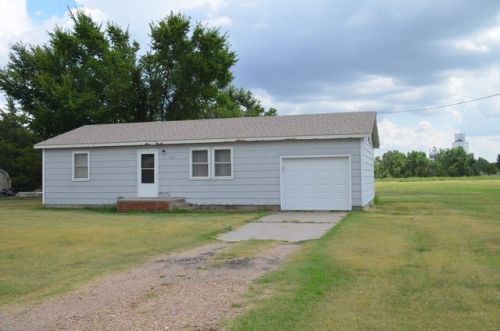 125 4th St, Kinsley, KS 67547-1828
