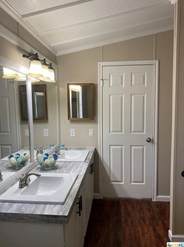 401 Troell St, Seguin TX 78155-7241 exterior