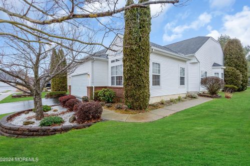 5 Marnier Ct, Lakehurst, NJ 08759-6223