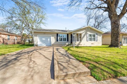 6817 Greenlee St, Fort Worth, TX 76112-5633