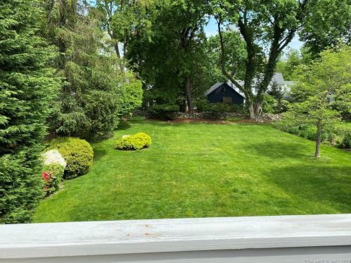 7 Ridgewood Rd, Norwalk CT  06853-1224 exterior