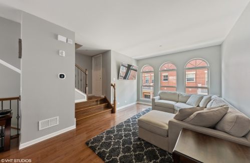 305 Narragansett Ct, Morton Grove, IL 60053-2854