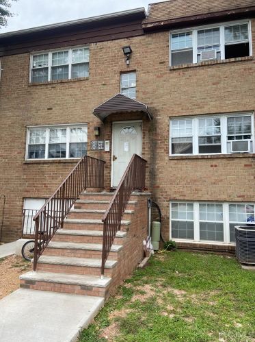 363 College Dr, Edison NJ  08817-5927 exterior