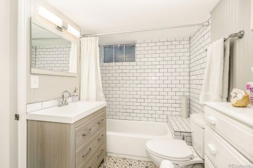 2800 Poplar St, Denver CO  80207-2945 exterior