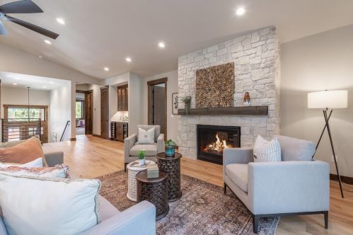 13671 Pathway Ave, Truckee CA  96161-6225 exterior