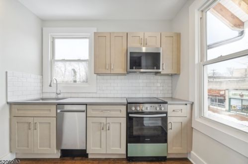 180 Maplewood Ave, Maplewood NJ  07040-2565 exterior