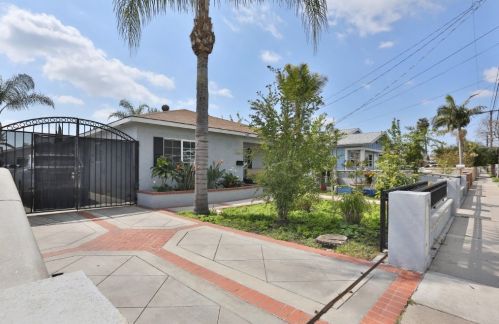 1126 Cubbon St, Santa Ana, CA 92703-4922
