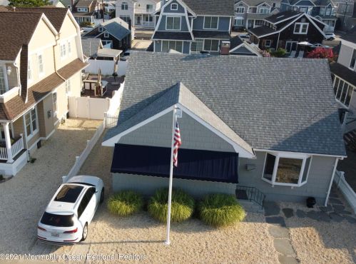 17 Guyer Ave, Lavallette, NJ 08735-2172