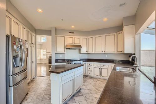 1001 Mountvale Ct, Anaheim CA  92808-2108 exterior