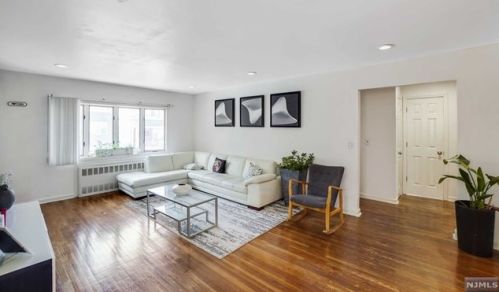 3 Luxoro Pl, Fairview, NJ 07022-1510