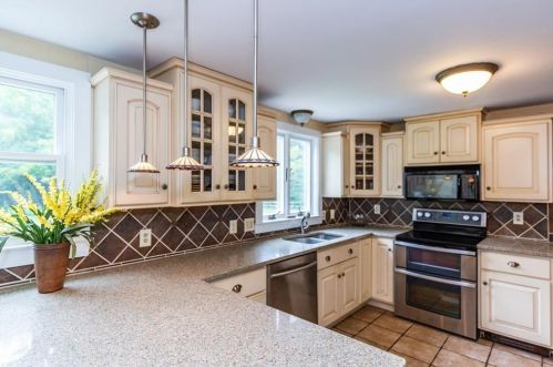 450 Potter Rd, North Kingstown, RI 02852-1648