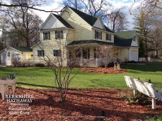 358 1st St, Gurnee, IL 60031-3073