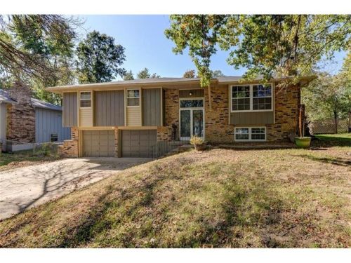 535 Oscar St, Olathe, KS 66061-4158